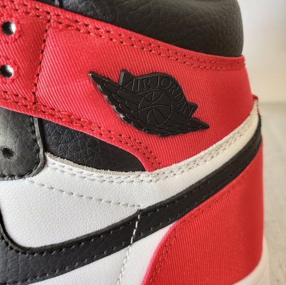 Jordan 1 Retro High Satin Black Toe 2019 Women's Size 6 - Picture 10 of 15